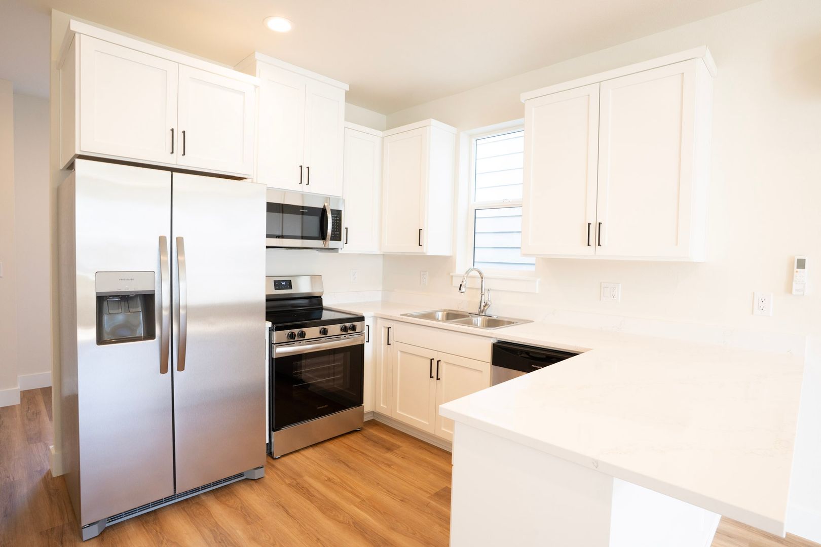 Tigard Townhome: 7050 SW Bonita Rd