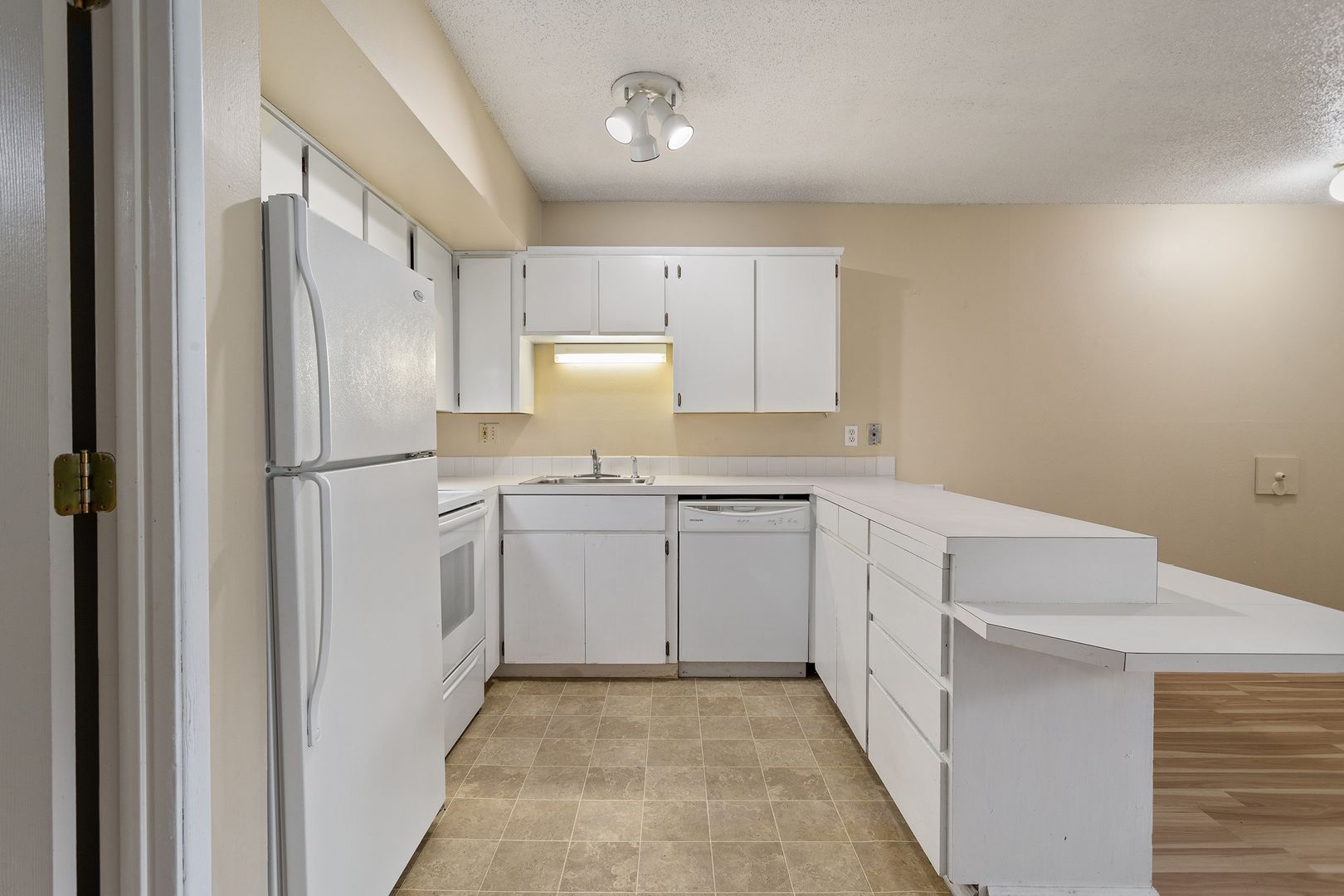 Portland Apartment: 4633 SW Huber St