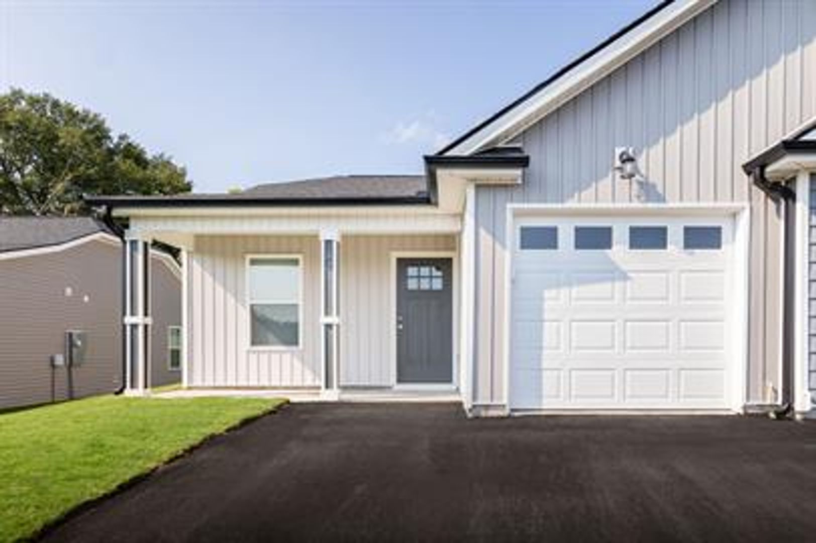 Duncan Apartment: Sparrow Ln, Magnificent Way, Willow Blossom Ln,