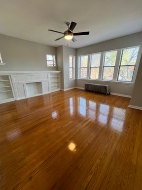3 Bedroom Apartment with Heat Included! – photo 1