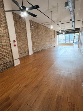 Affordable & Versatile Storefront Available - Ideal for Your Business! – photo 1
