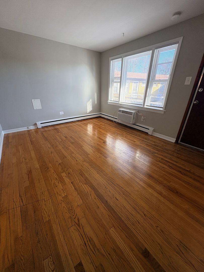 Berwyn Apartment: 6933 Stanley Ave