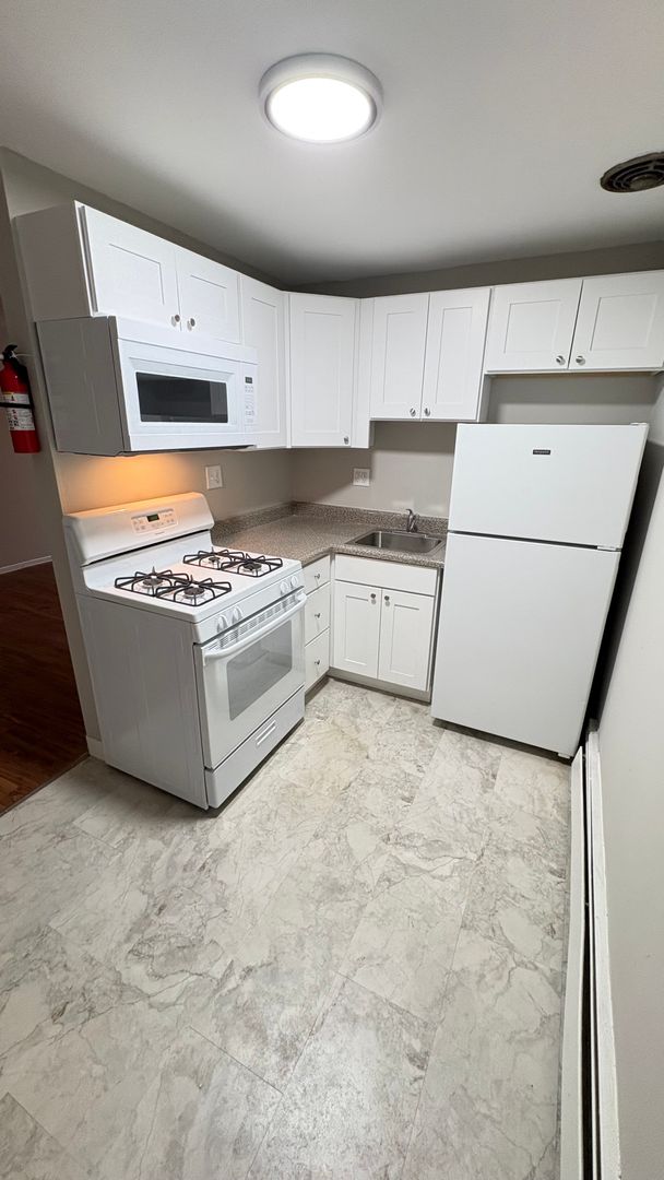 Gary Apartment: 1015 W. 35th Ave