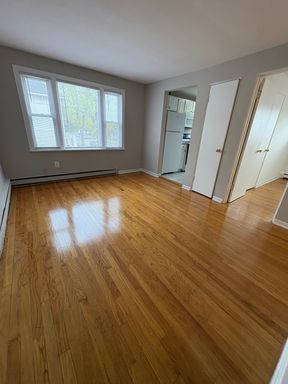Cozy 1 bedroom in Berwyn with Heat Included!