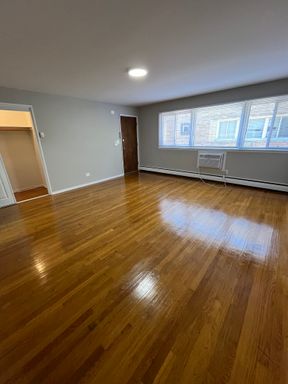 Newly Renovated 2 Bedroom Apartment Available for Rent! – photo 1