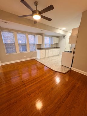 2 Bedroom Apartment Available! – photo 1