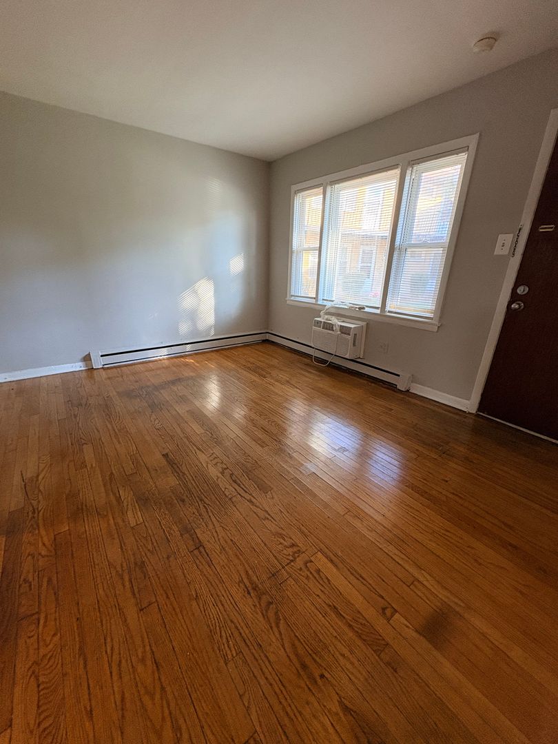 Berwyn Apartment: 6933 Stanley Ave