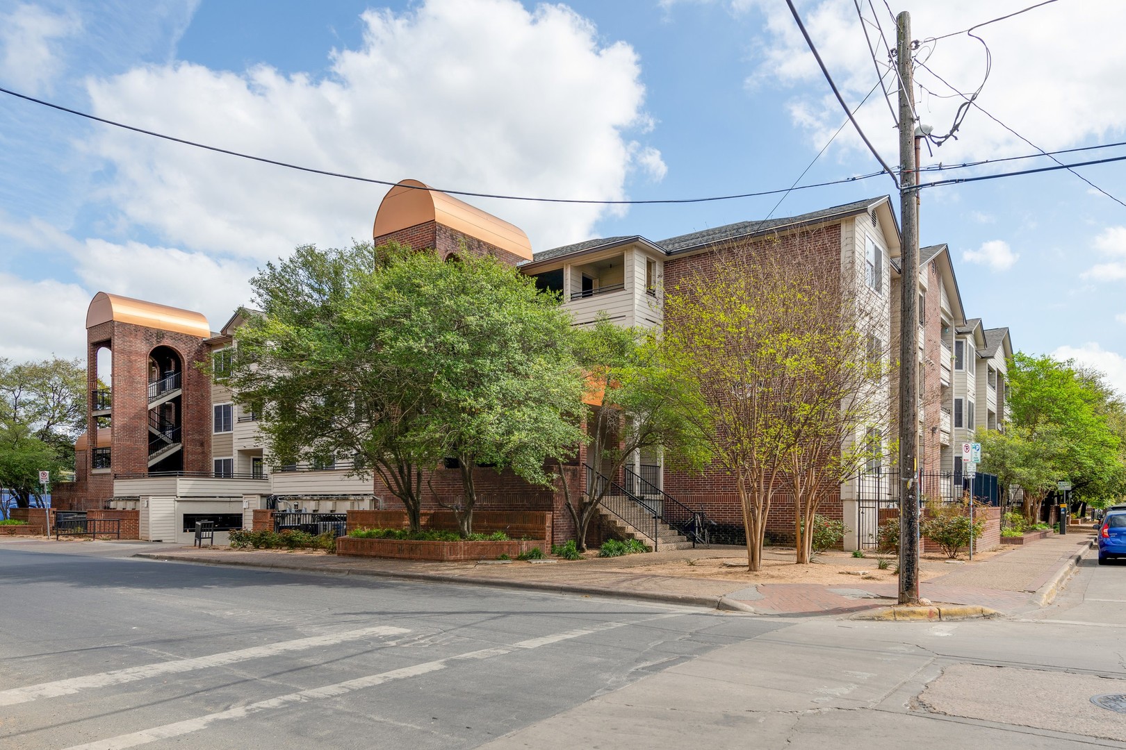 Austin House: 501 W 26th Street Unit 305