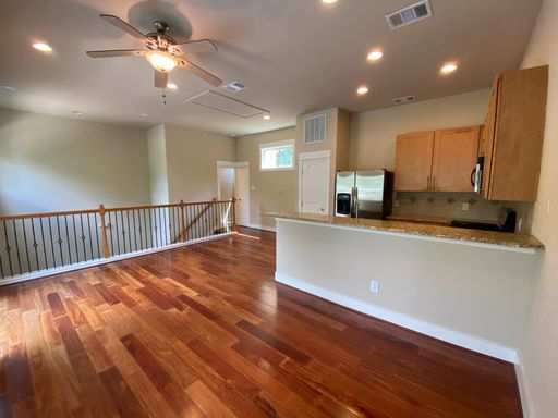 Available AUGUST: 2 BR / 1.5 BA Garage Apt - Vaulted Ceilings - Custom High-end Kitchen – photo 1