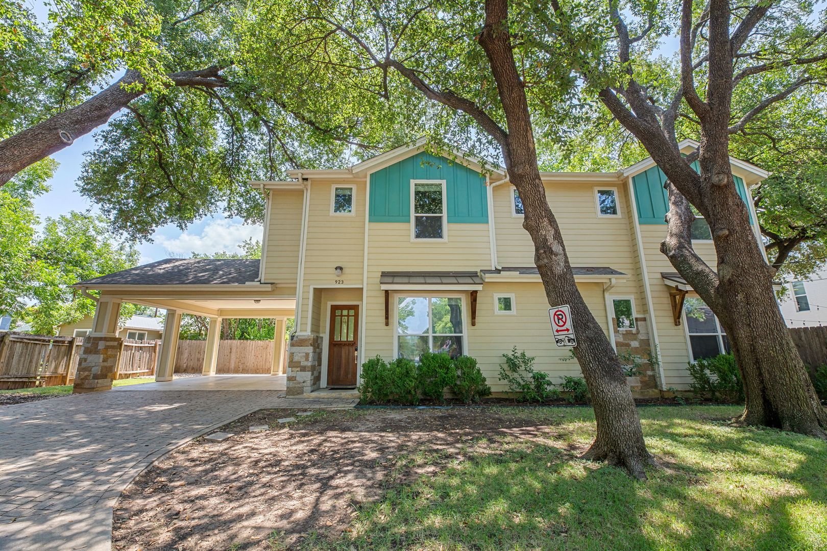 Austin House: 923 East 37th Street