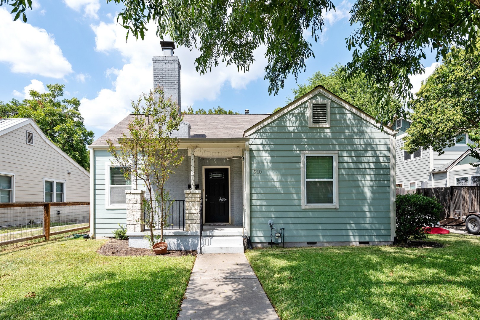 Austin House: 910 East 38th Street