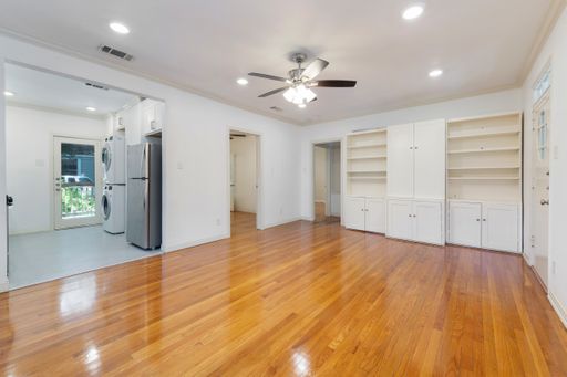 UT PRE-LEASE - Remodeled Hyde Park 3 BR / 2 BA Bungalow - Updated Kitchen - High-end Finishes – photo 1