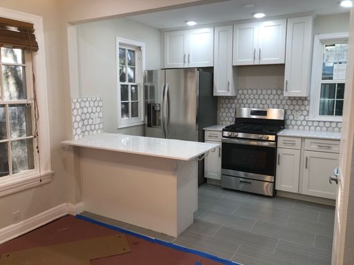 UT PRE LEASE - Fully renovated 3 bed / 2 bath cottage in Hyde Park. New kitchen, bathrooms & floors. – photo 1