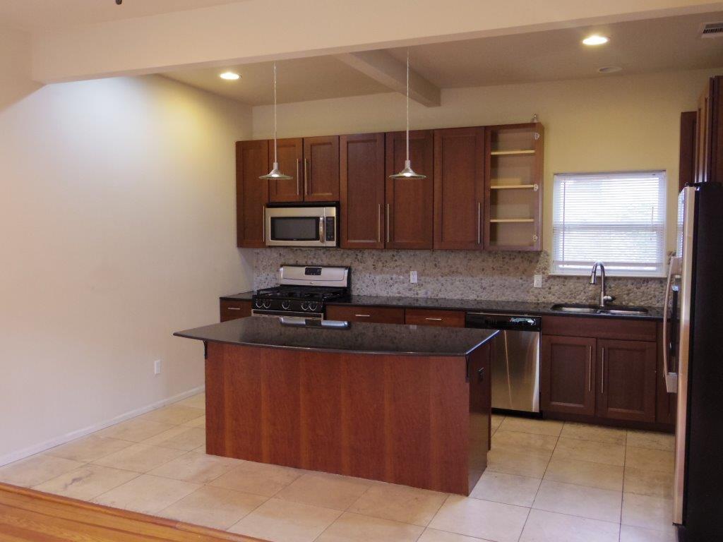 Austin House: 306 West 35th Street