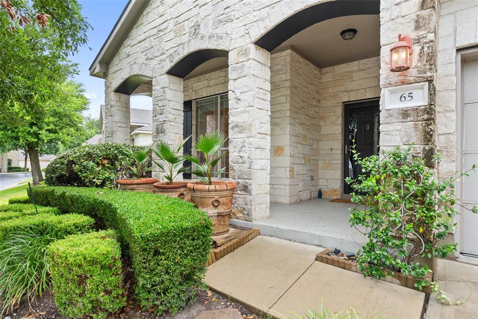 Lakeway House: 65 White Magnolia Cir