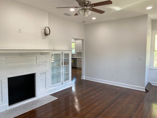 UT PRE-LEASE: 4 bed / 2 bath FULL REMODEL! West Campus fourplex unit. Walk to UT, entertainment, restaurants, and more. – photo 1