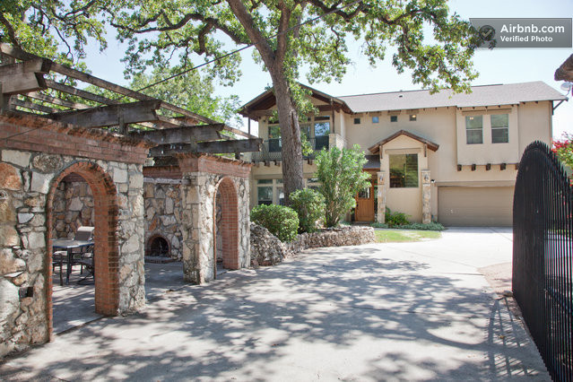 Austin House: 306 E 34th St. Unit B