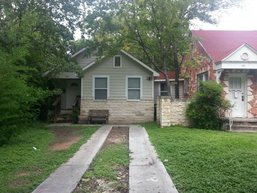 UT PRE-LEASE: 3 bed/ 2ba Duplex 2 blocks from UT. Wood floors. Updated kitchen. – photo 1