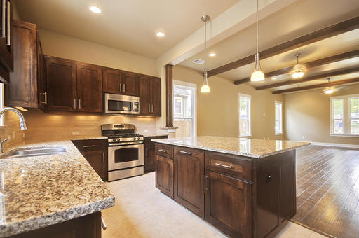 UT PRE-LEASE: 2011 Constructed Custom West Campus Home, Wood Floors, High-End Kitchen, Walk to UT, Detached Carport – photo 1