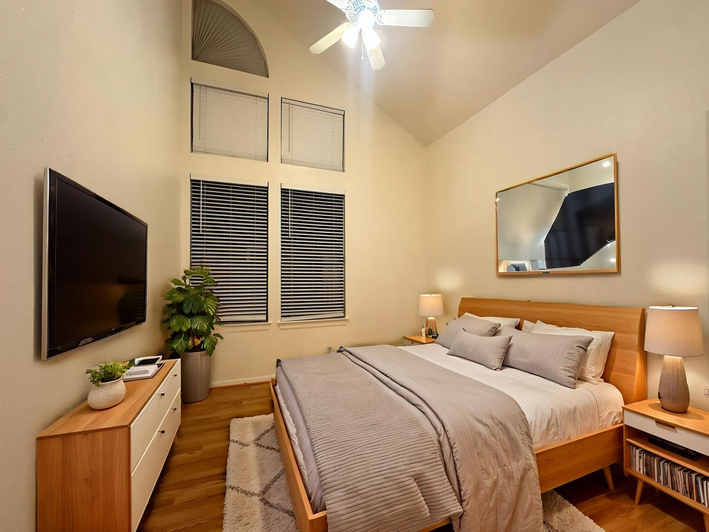 Austin House: 1906 Robbins Place, #308
