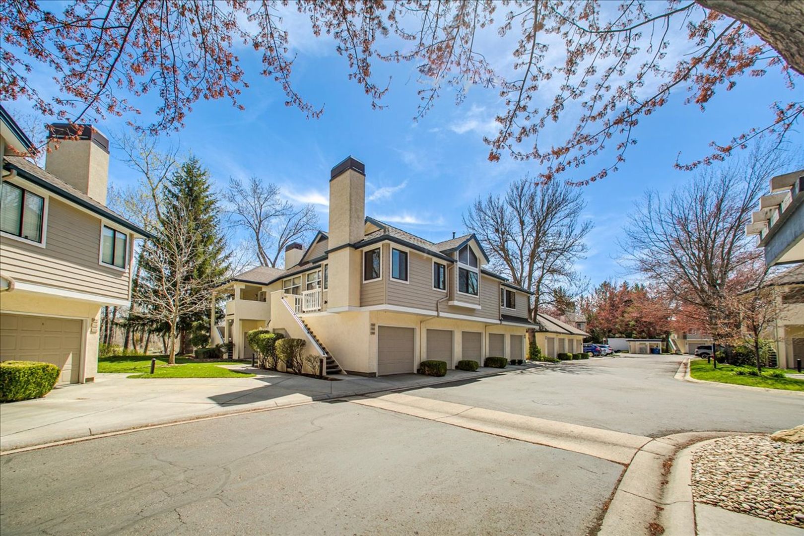 Boise House: 944 E Riverpark Ln