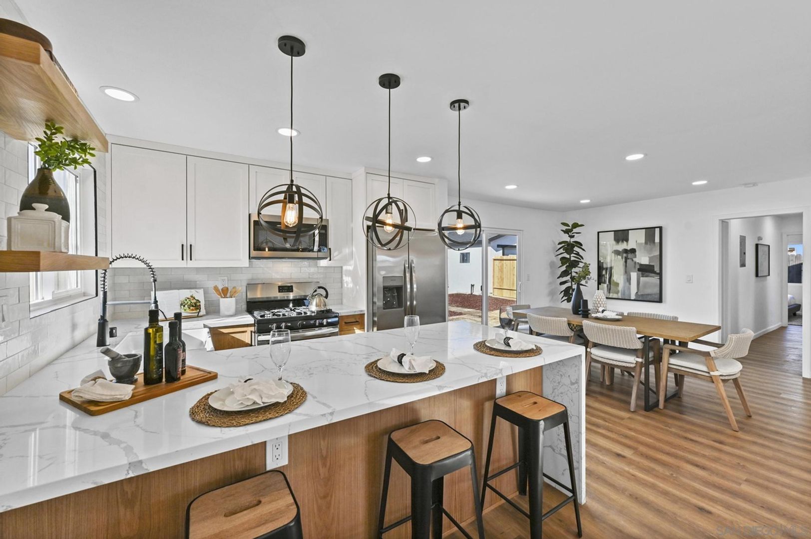 San Diego Apartment: 3672 Mabon Place