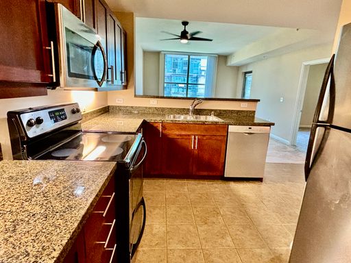 Beautiful Condo Adjacent to Petco Park - PARKING INCLUDED! – photo 1