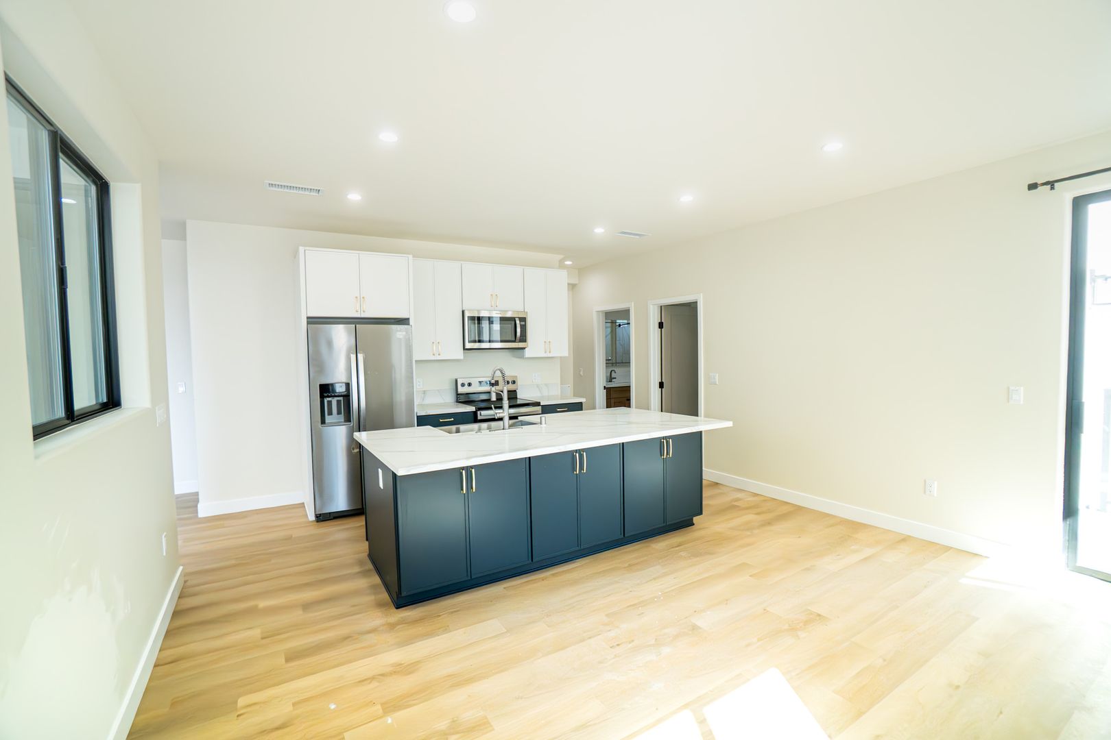 San Diego Apartment: 3672 Mabon Place