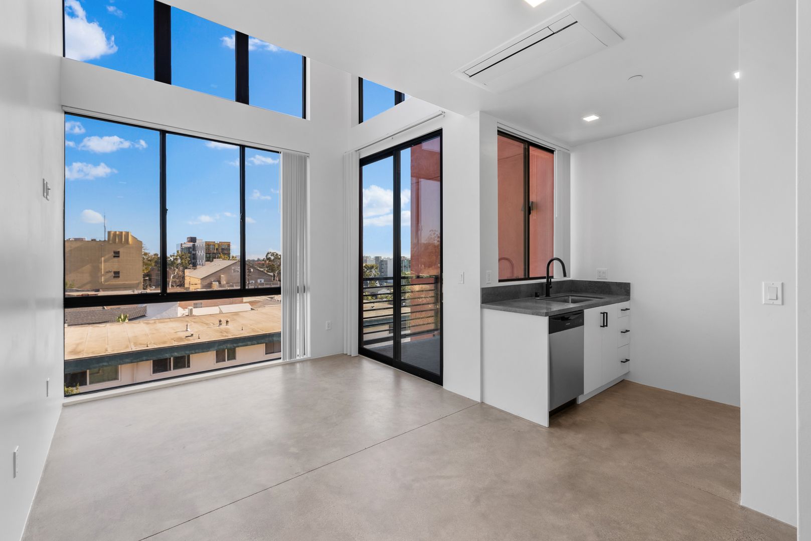 San Diego Apartment: 4384 Hamilton Street