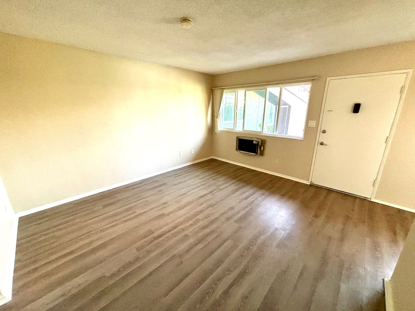 El Cajon Apartment: 351-353 W Palm Avenue