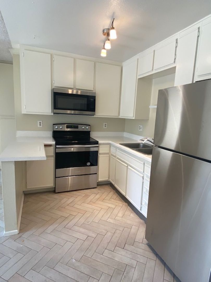 San Diego Apartment: 4260 Third Ave.