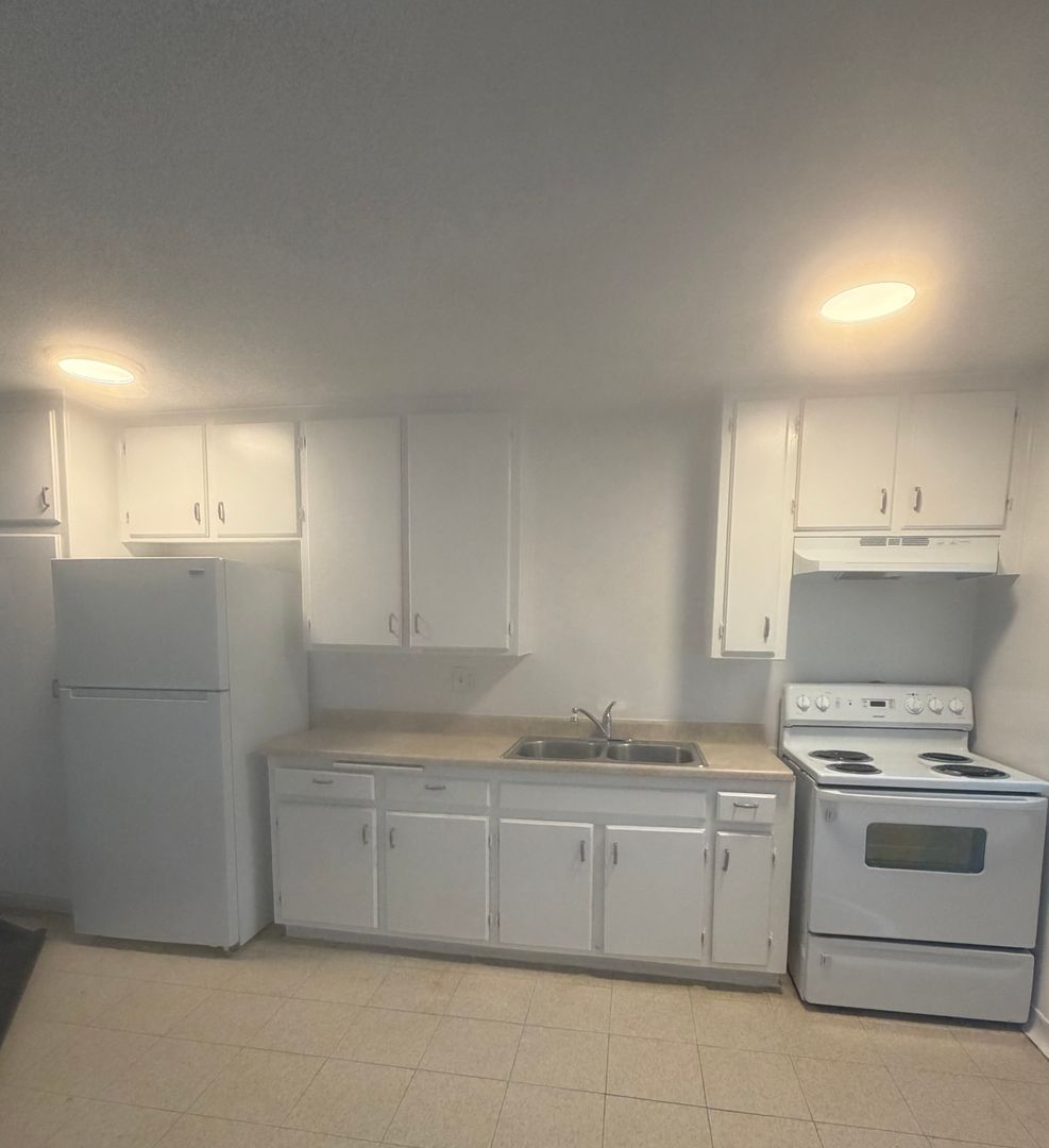 San Diego Apartment: 3036 Hawthorn St.