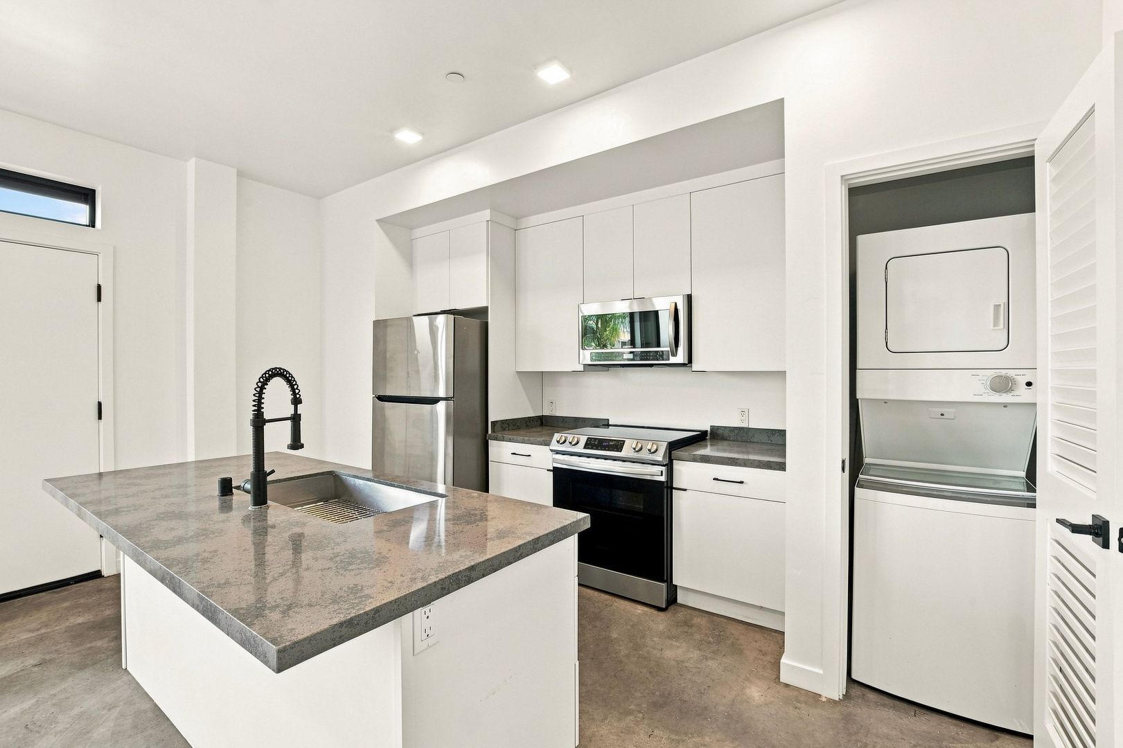 San Diego Apartment: 2995 B Street
