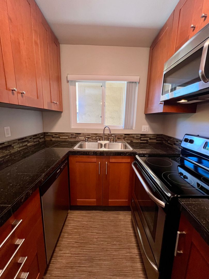 San Diego Apartment: 4674 Utah Street