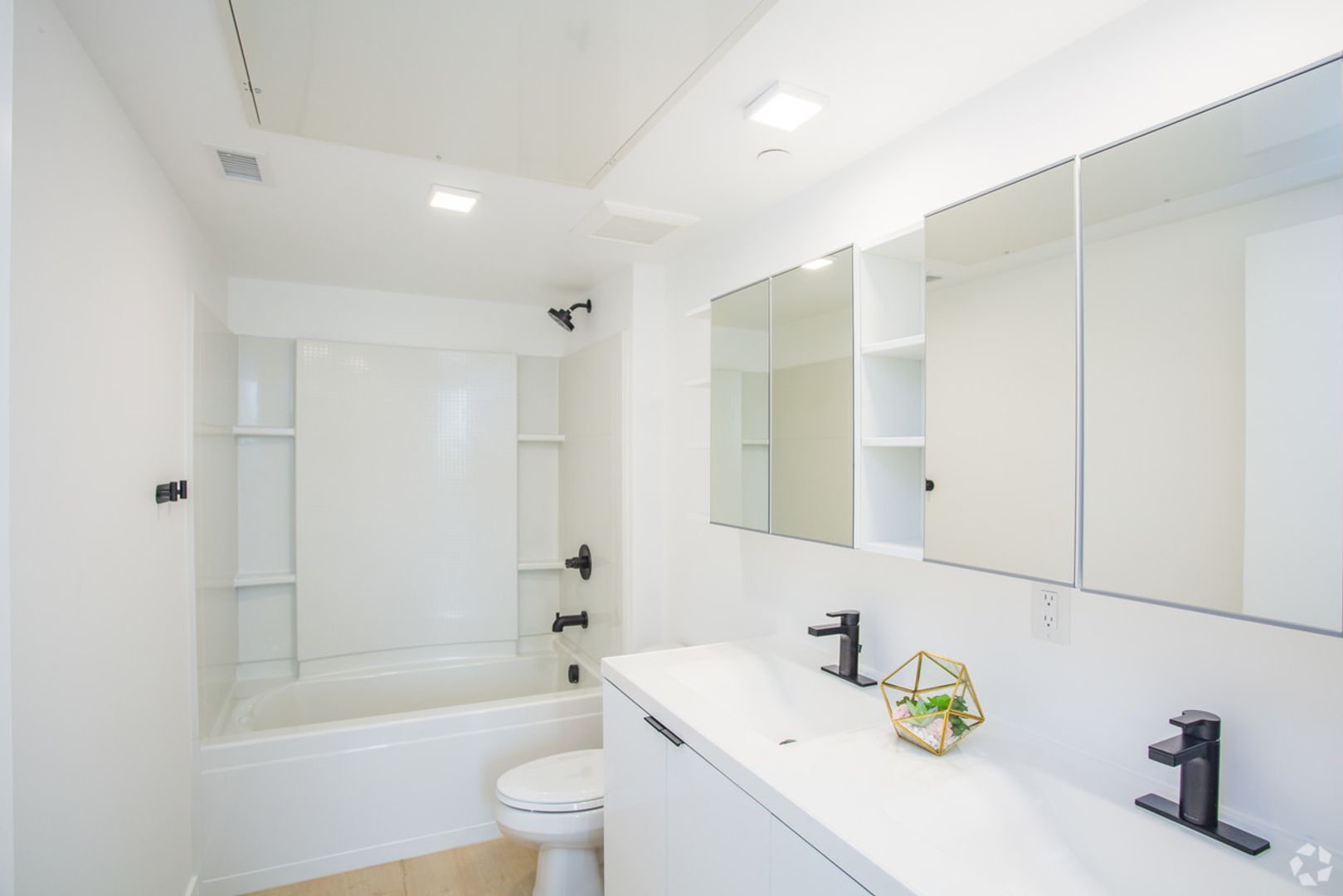 San Diego Apartment: 4073 Albatross Street