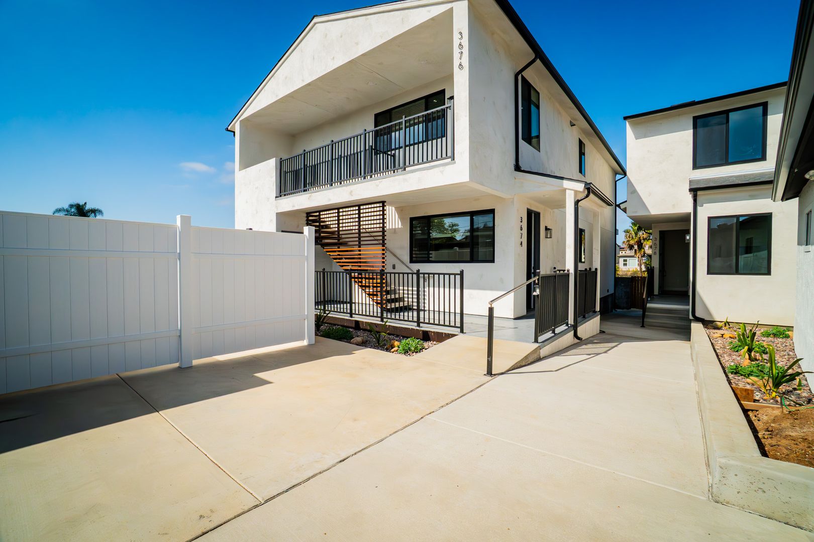 San Diego Apartment: 3672 Mabon Place