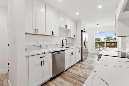 2 Bedroom 2 Bathroom Condo Style Apartments – photo 1