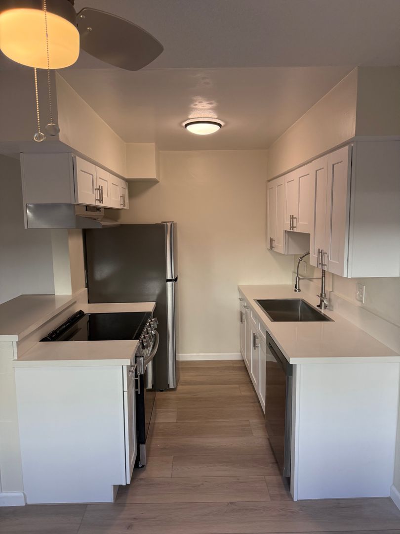 San Diego Apartment: 4356 McClintock Street