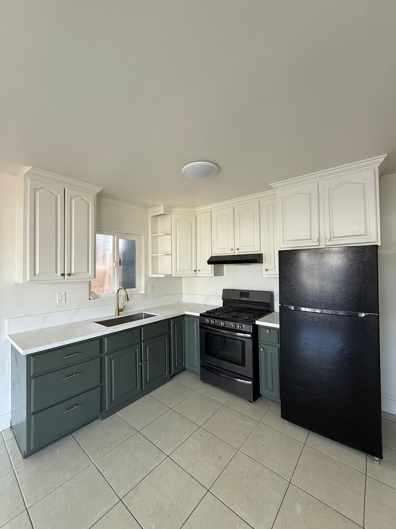 San Diego Apartment: 711-723 South 37th St.