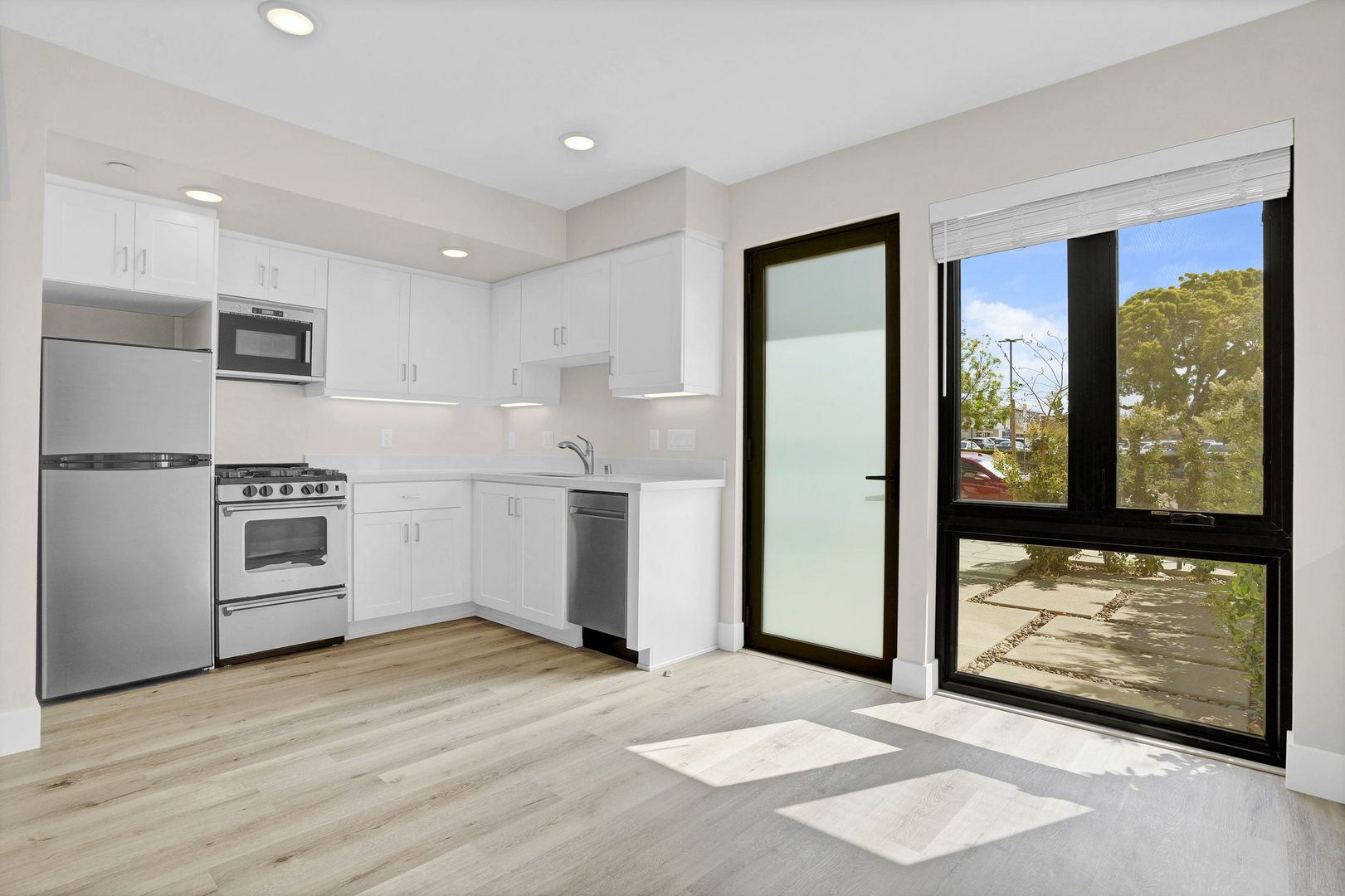 San Diego Apartment: 4530 Ingraham Street