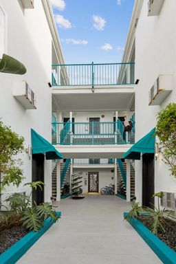 Beachside Studio for Rent in San Diego | In-Unit Laundry & Modern Amenities – photo 1