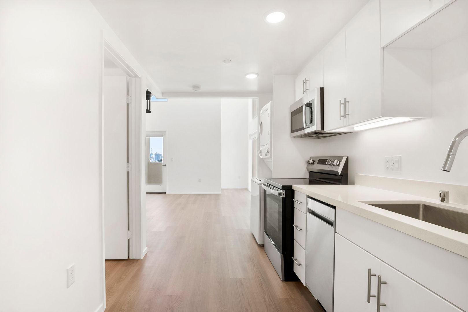 San Diego Apartment: 2283 Oceanview Blvd