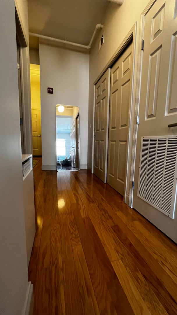 Beautiful Downtown Apartment 10 of 14