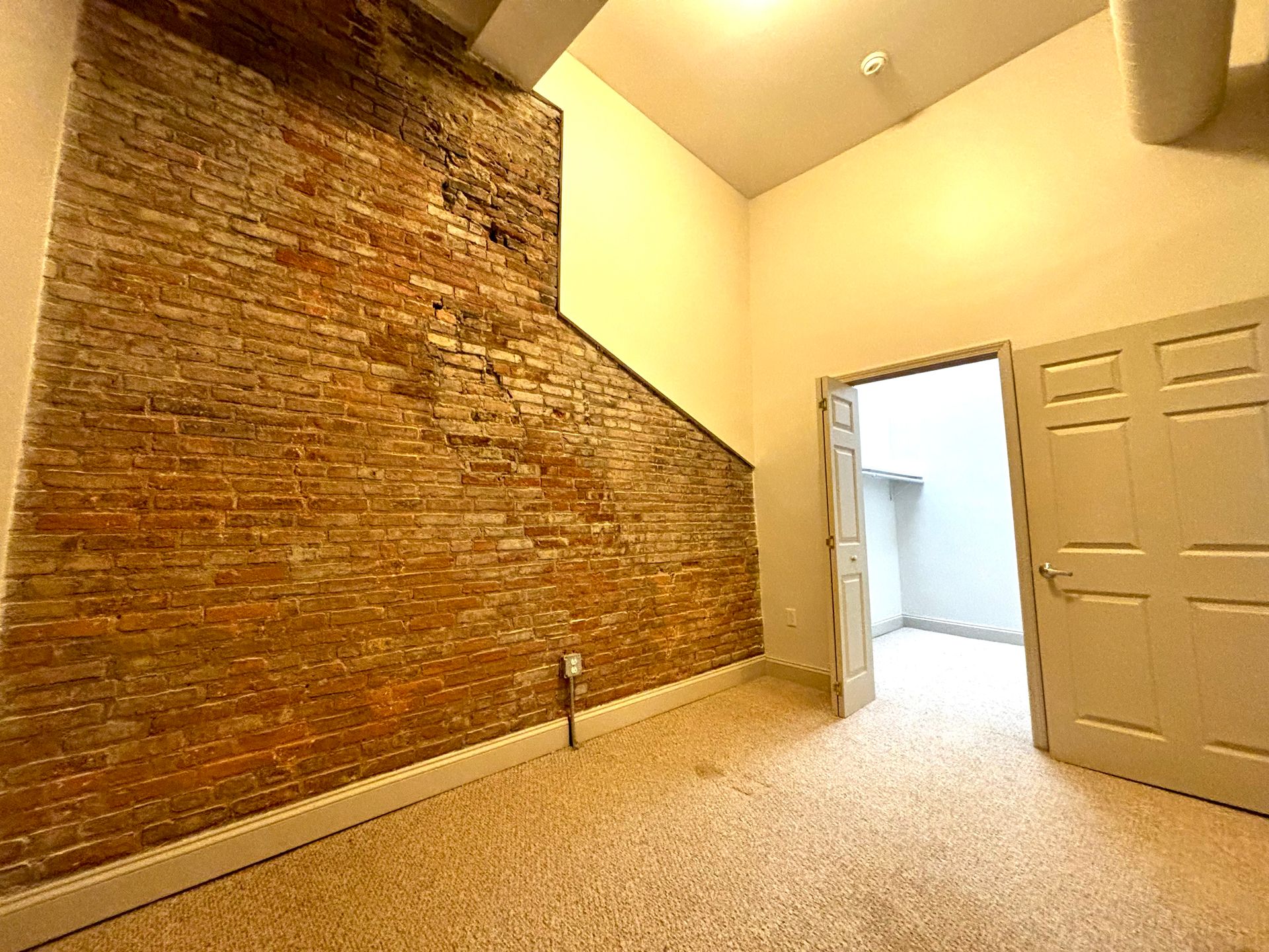 Beautiful Downtown Apartment 6 of 12