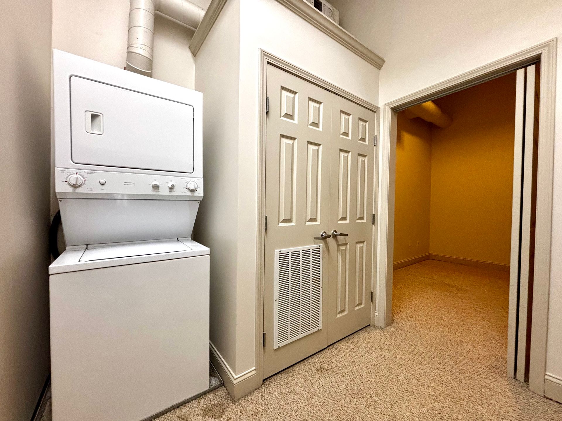 Beautiful Downtown Apartment 7 of 12