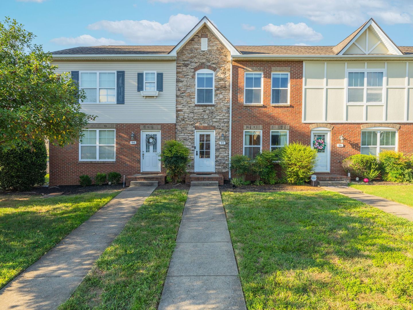 Clarksville House: 95 Whitman Xing