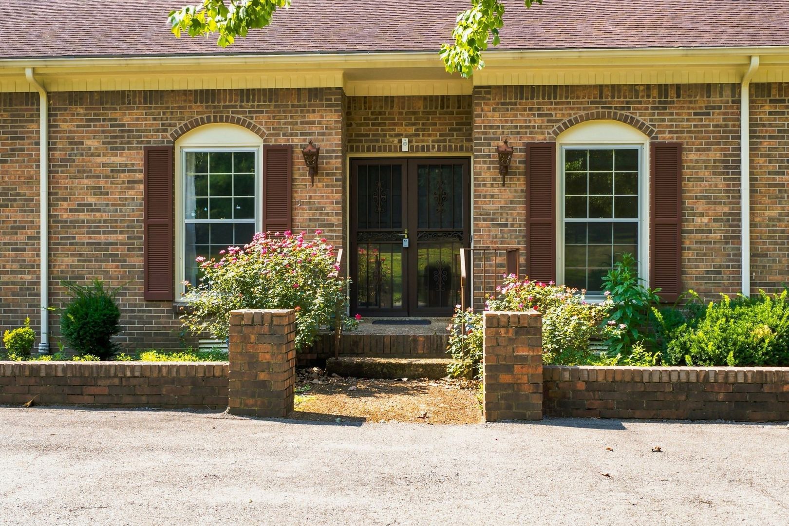 Brentwood House: 1713 Pinetree Lane