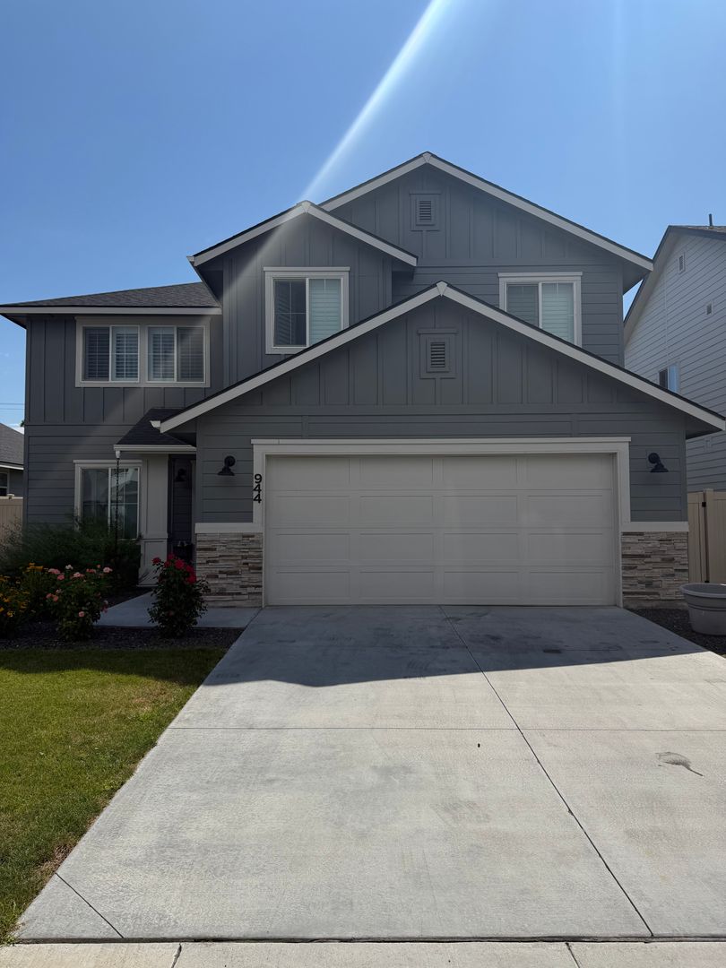 Boise House: 944 S Wave Train Ave