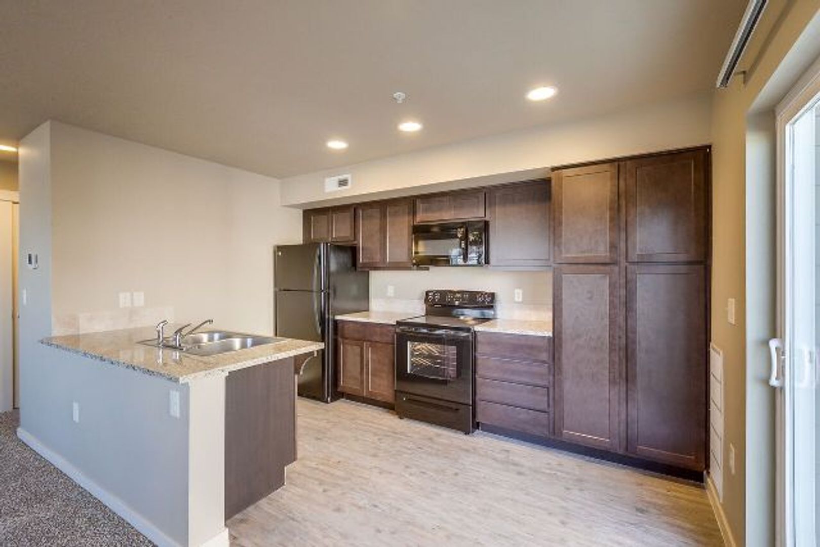 Meridian Apartment: 100 S Locust Grove C