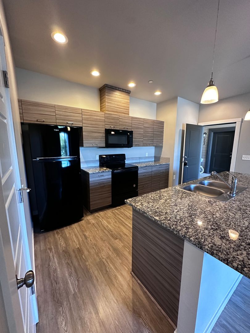 Meridian Apartment: 2985 N Meridian Rd